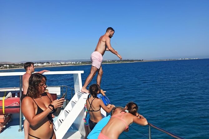 2.5 hour Glass Bottom Boat Trip, Snorkeling, Sliding and Fun - Comfort, facilities, and the feel on board