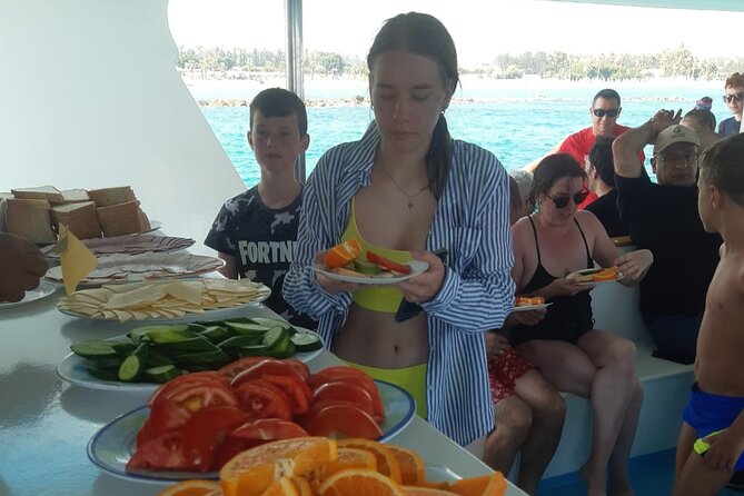 2.5 hour Glass Bottom Boat Trip, Snorkeling, Sliding and Fun - The 70-minute swimming stop is the main event