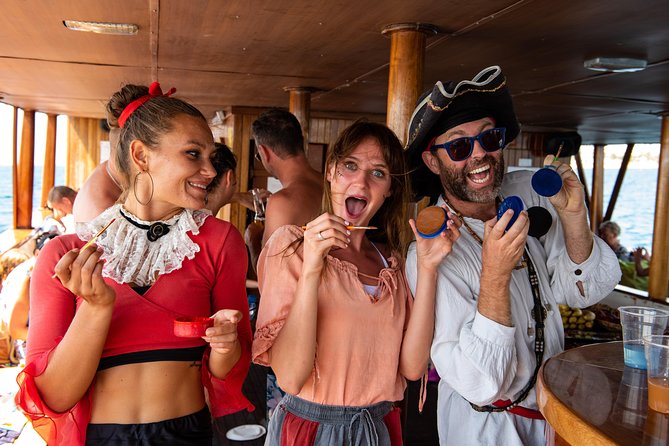 Jolly Roger | Pirates Adventure Cruise - A pirate show that keeps children busy at sea