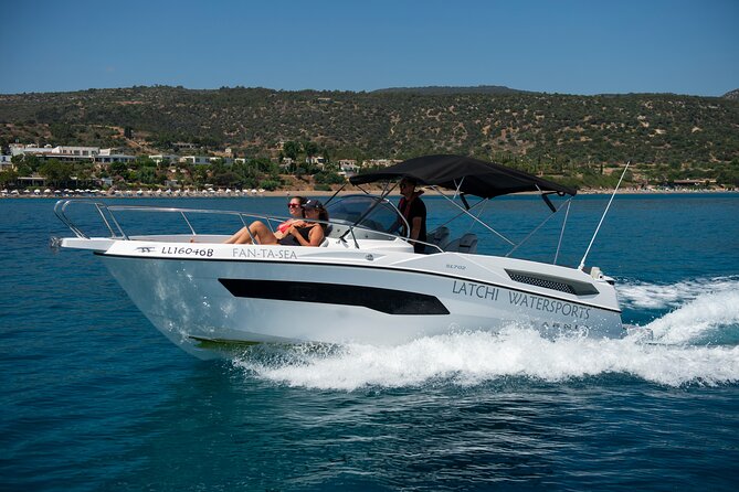 Karnic SL702 boat with driver, WC,Cabin, BT music and shower - Why the Karnic SL702 works for a private group