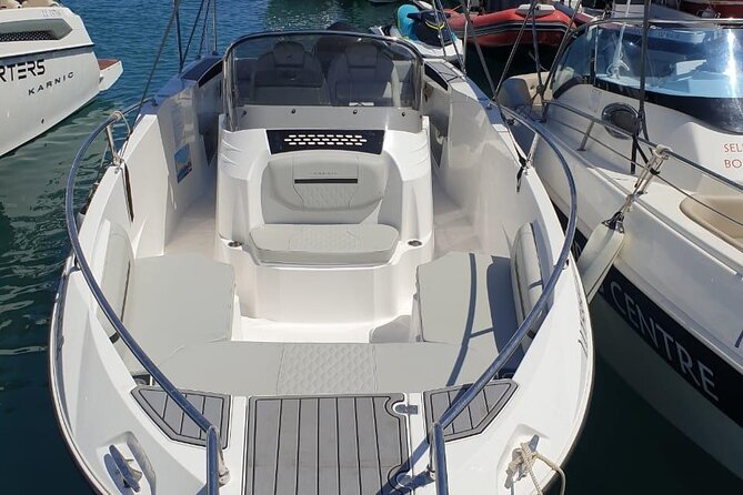 Luxury Karnic SL701 Boat with driver to Blue Lagoon & more - Price, fuel, and the value for nine people