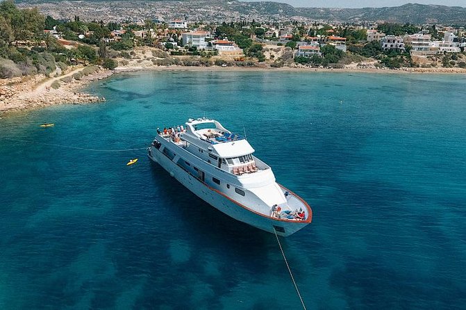 Ocean Flyer VIP Cruise from Paphos Adults Only - Buffet lunch, cocktails, and attentive service