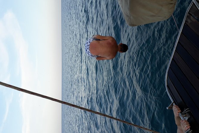 Private cruise with a sailing yacht Koursaros - Relaxing on deck instead of following a rigid schedule