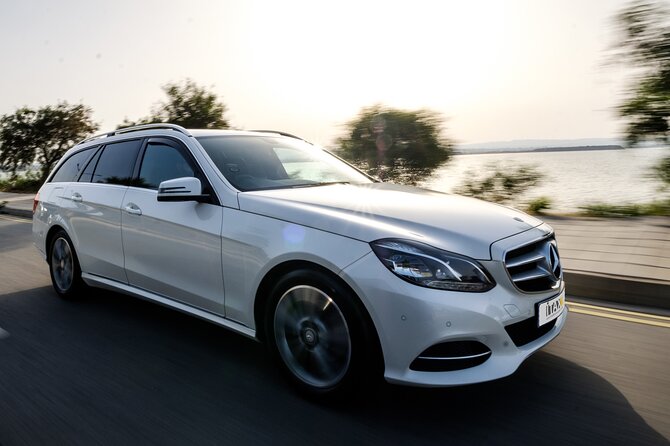 Private Transfer: Larnaca Airport to Larnaca District 1-14 pax - The 15 to 25-minute ride to your accommodation
