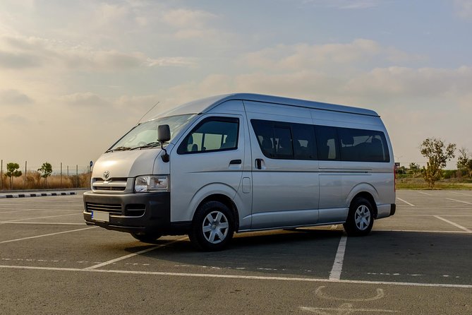Private Transfer: Larnaca Airport to Larnaca District 1-14 pax - Car or van: what to expect