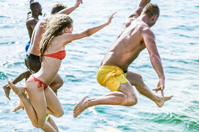 Wave Dancer Half Day BBQ Cruise - All Inclusive - BBQ lunch cooked on board