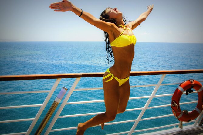 Wave Dancer Sunshine Full Day Cruise - All Inclusive - Barbecue lunch, cocktails, and a relaxed onboard routine